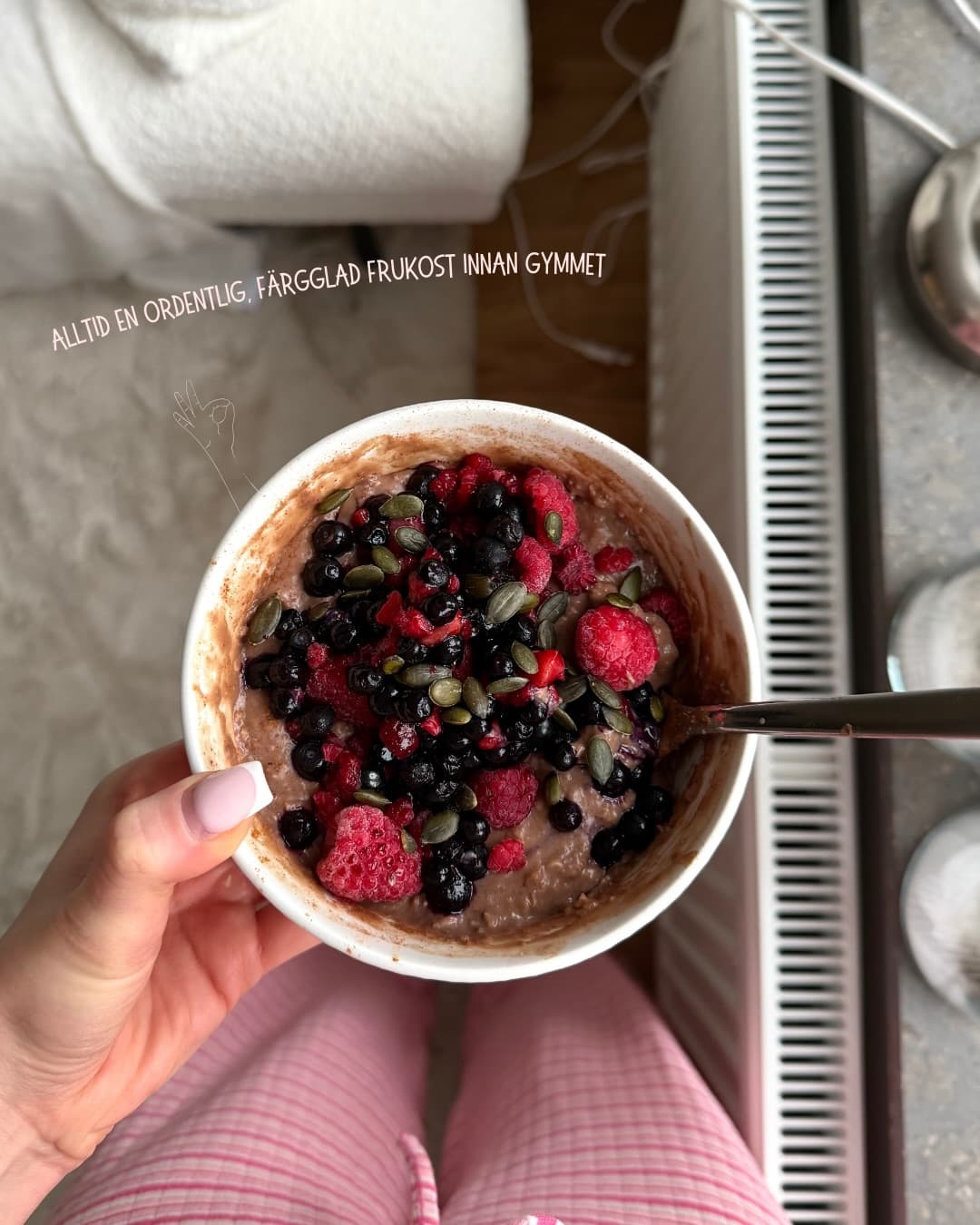 Chocolate overnight oats with berries and seeds
